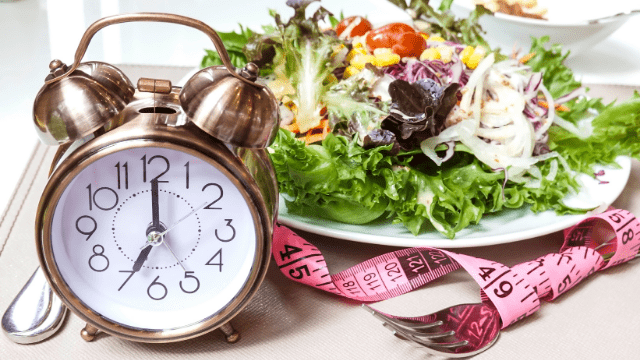 Everything You Need to Know About Intermittent Fasting and Weight Loss - Nosh Detox
